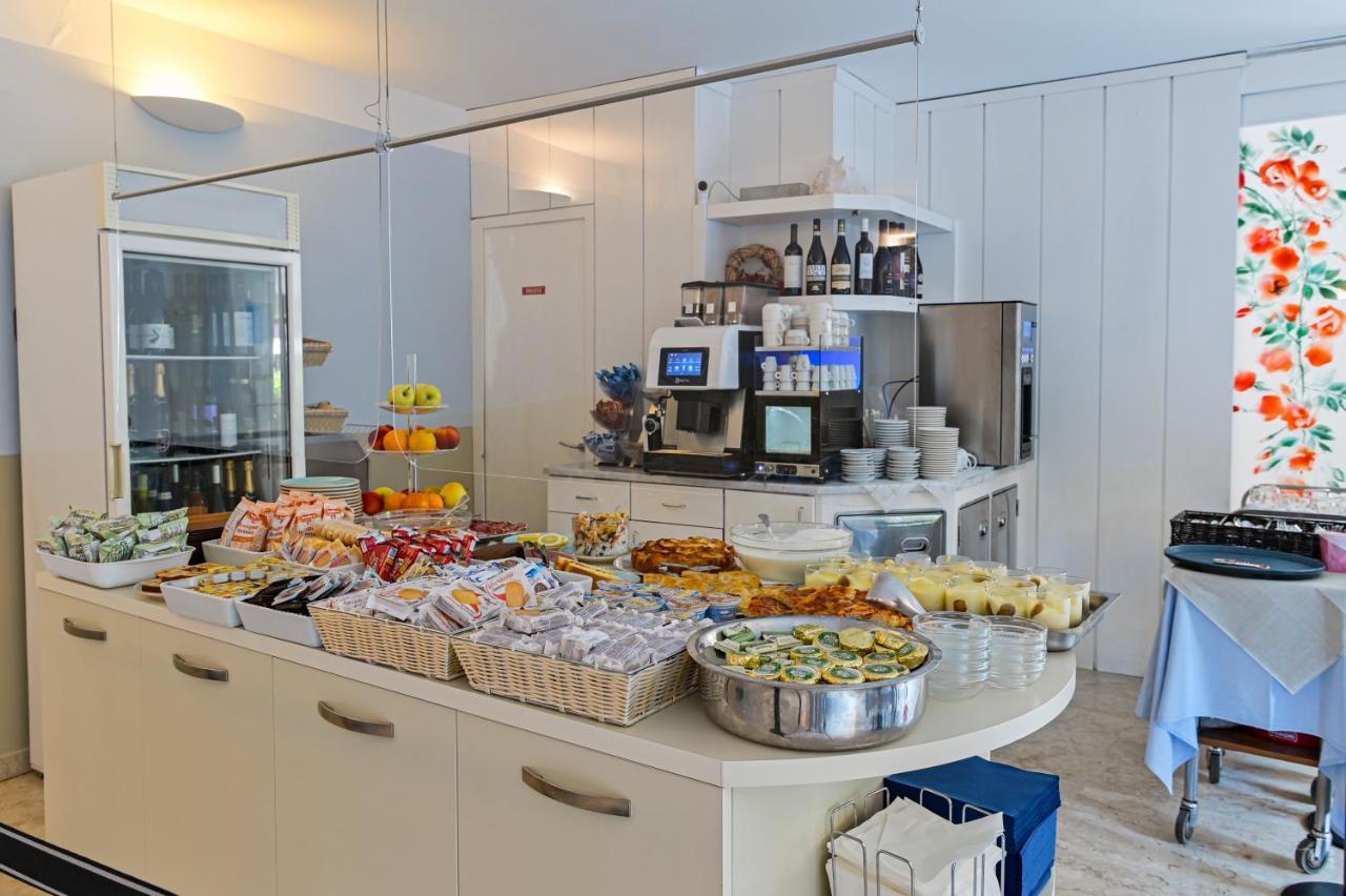 Hotel Delle Rose San Bartolomeo Al Mare Buitenkant foto