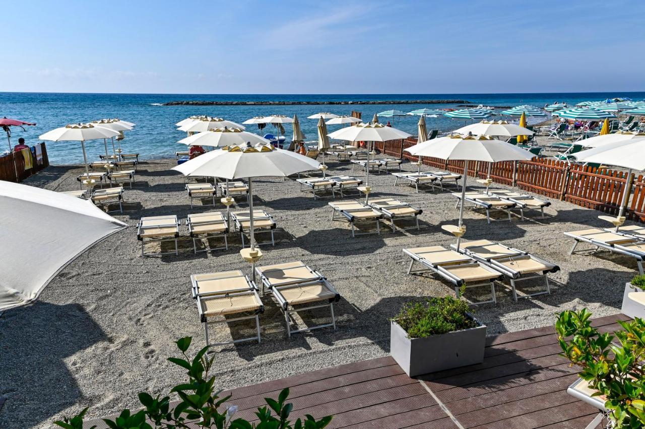 Hotel Delle Rose San Bartolomeo Al Mare Buitenkant foto