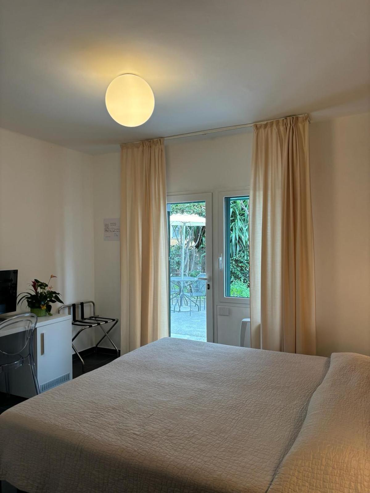 Hotel Delle Rose San Bartolomeo Al Mare Buitenkant foto
