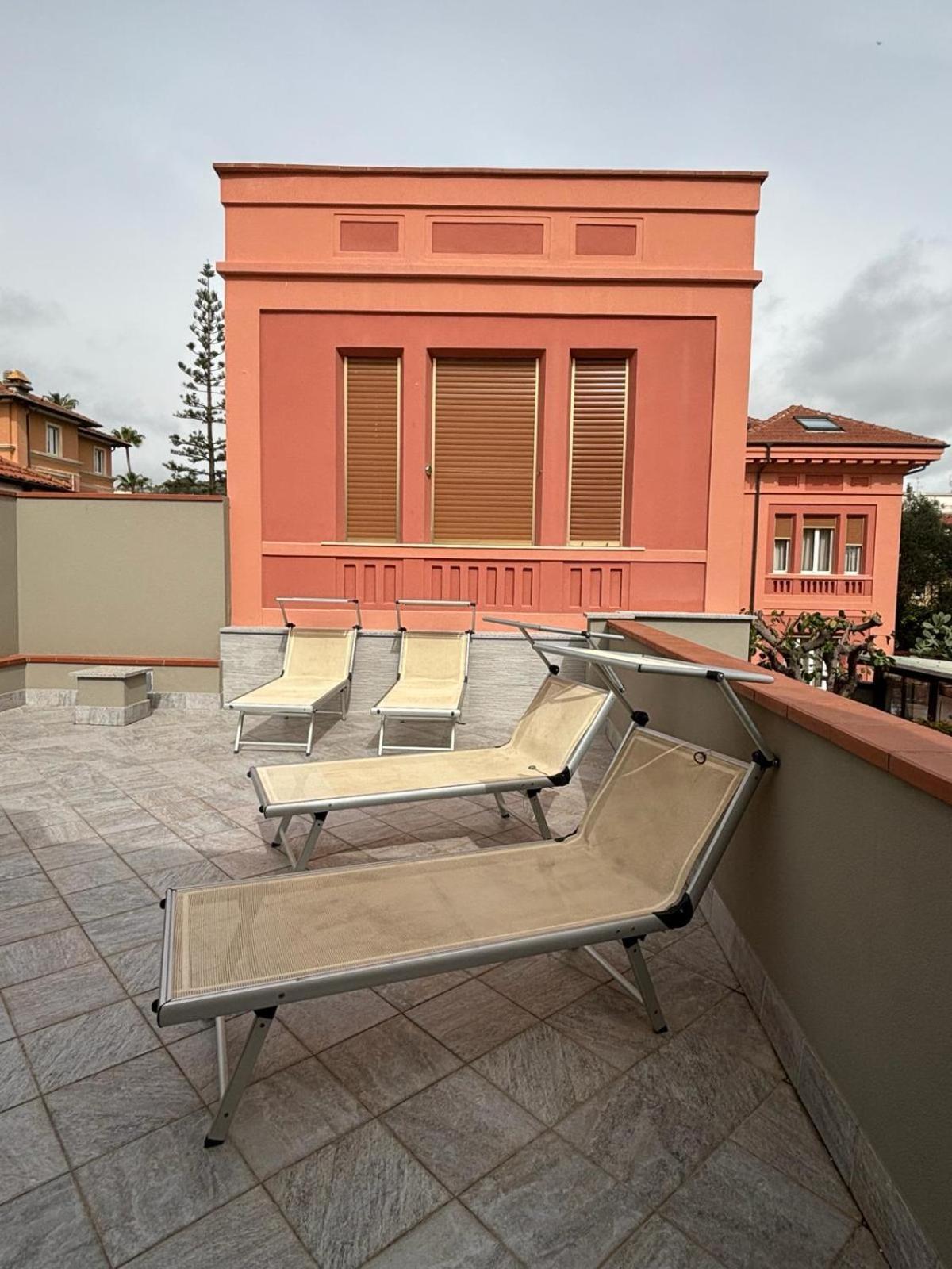 Hotel Delle Rose San Bartolomeo Al Mare Buitenkant foto