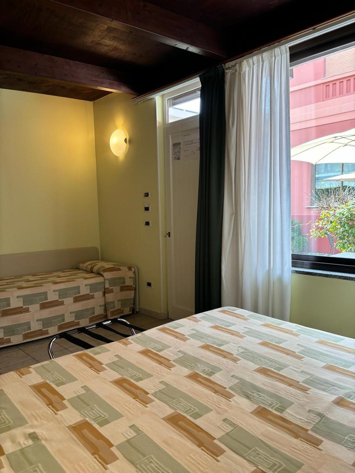 Hotel Delle Rose San Bartolomeo Al Mare Buitenkant foto