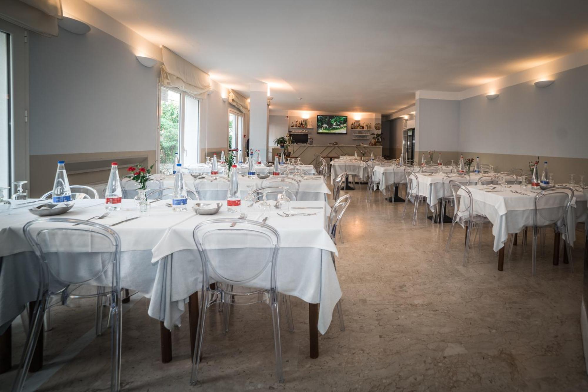 Hotel Delle Rose San Bartolomeo Al Mare Buitenkant foto