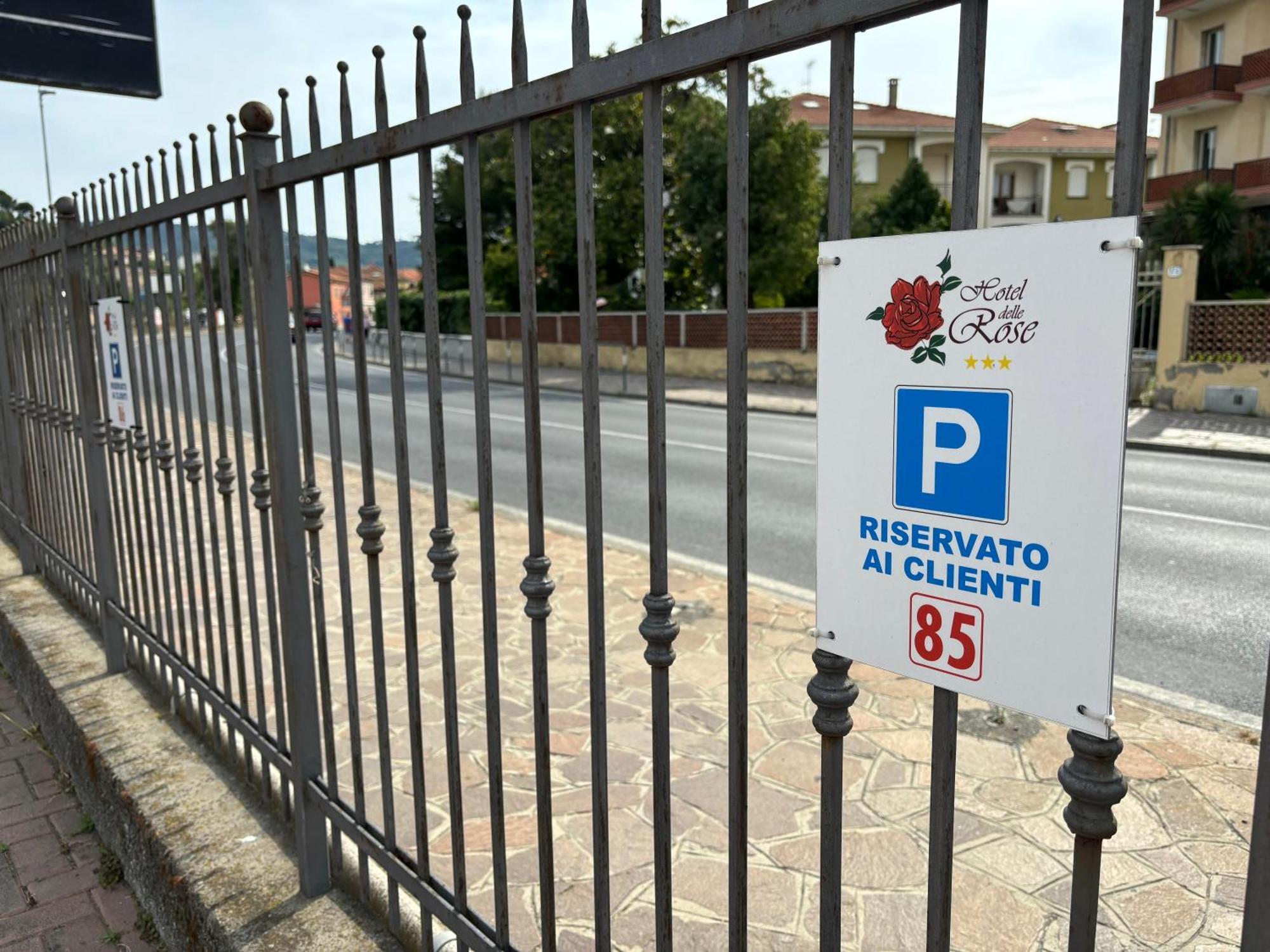 Hotel Delle Rose San Bartolomeo Al Mare Buitenkant foto