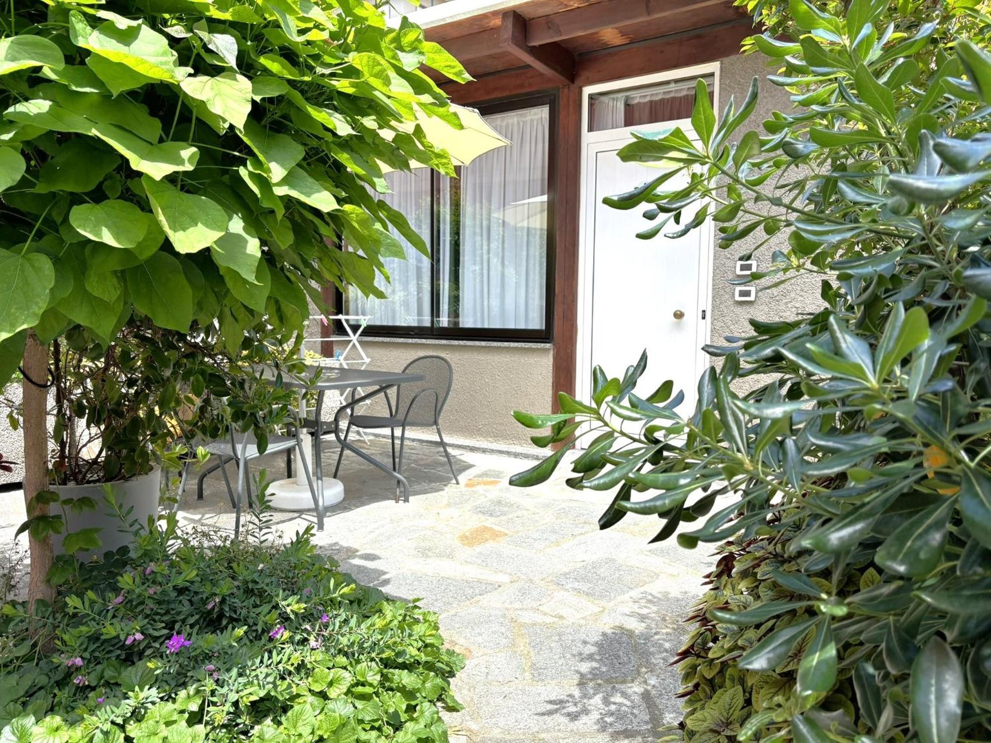 Hotel Delle Rose San Bartolomeo Al Mare Buitenkant foto