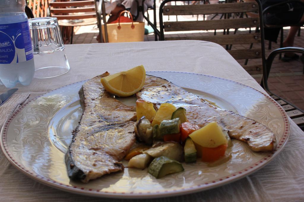 Hotel Delle Rose San Bartolomeo Al Mare Buitenkant foto