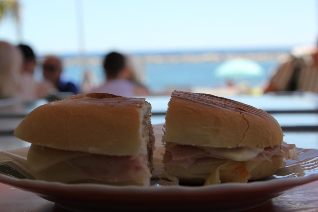 Hotel Delle Rose San Bartolomeo Al Mare Buitenkant foto