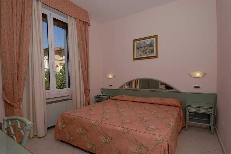 Hotel Delle Rose San Bartolomeo Al Mare Buitenkant foto