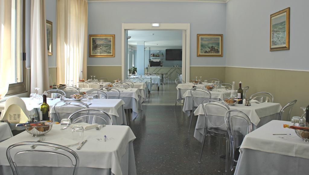 Hotel Delle Rose San Bartolomeo Al Mare Buitenkant foto
