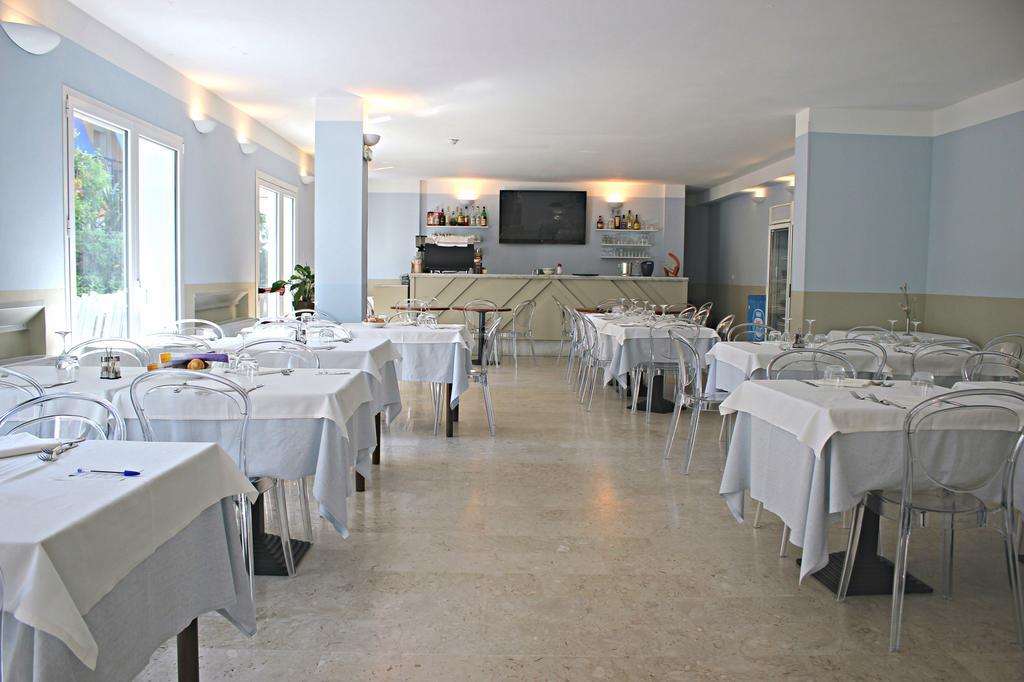 Hotel Delle Rose San Bartolomeo Al Mare Buitenkant foto