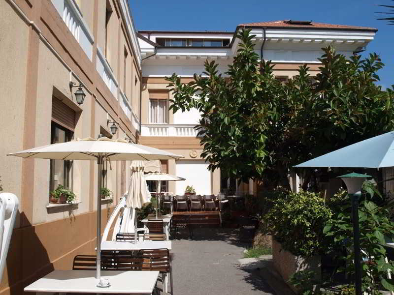 Hotel Delle Rose San Bartolomeo Al Mare Buitenkant foto