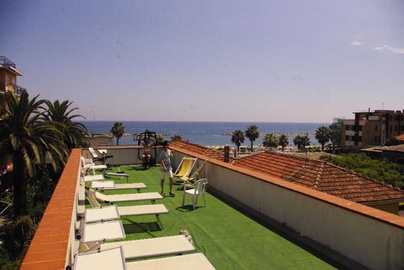 Hotel Delle Rose San Bartolomeo Al Mare Buitenkant foto