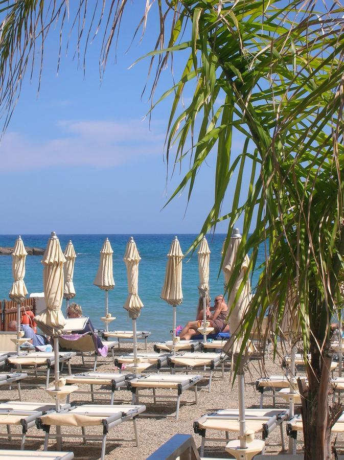 Hotel Delle Rose San Bartolomeo Al Mare Buitenkant foto